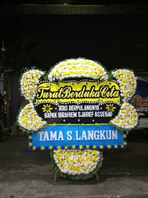 Papan Bunga Duka di Pulau Maya